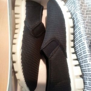 NEW Mens Slip On walking shoes Sz 10